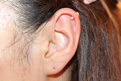 ヘリックスピアス装着