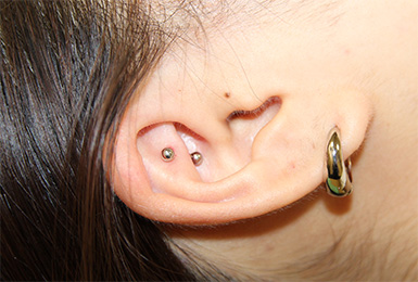 ルークピアス装着