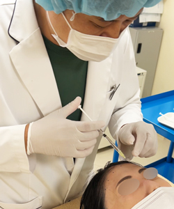 ボトックス施術中の様子